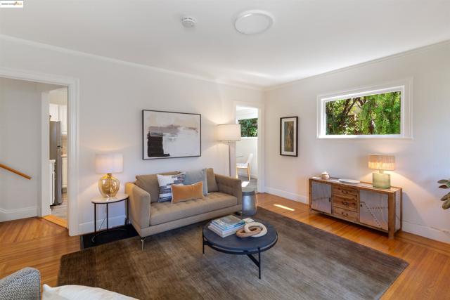 1351 Carlotta Ave, Berkeley CA: https://media.crmls.org/mediaz/382877a4-b399-4d0e-8eaa-0aa4f4cceaf6.jpg