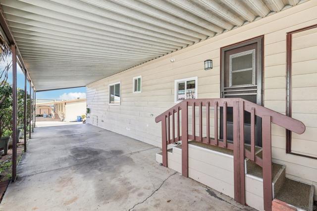 275 S Worthington St, Spring Valley CA: https://media.crmls.org/mediaz/3828854e-9f57-4415-a595-54da4b78c31c.jpg