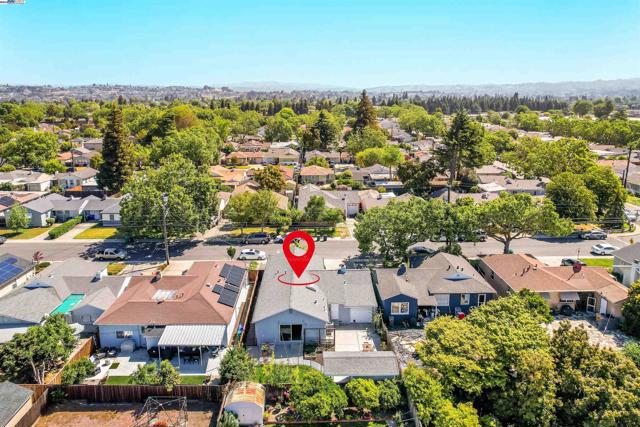 17303 Via Andeta, San Lorenzo CA: https://media.crmls.org/mediaz/3828dedd-e52b-47c9-8bb6-458d165e2bf7.jpg