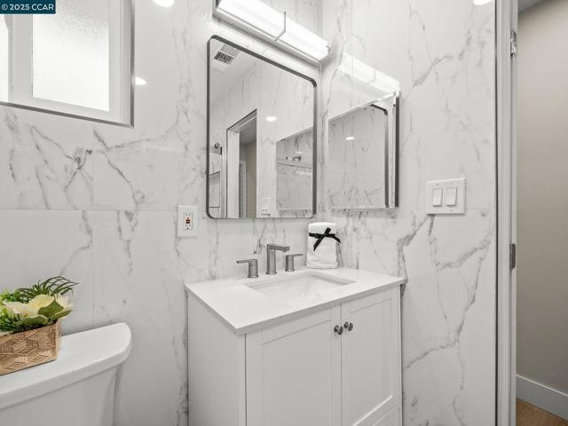 4285 Carter Ct, Concord CA: https://media.crmls.org/mediaz/3828ed26-c4c9-44a4-8108-5859296df53c.jpg