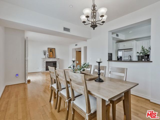 320 S Willaman Drive, Los Angeles CA: https://media.crmls.org/mediaz/38293609-162a-48b9-be96-4e4d0329b56c.jpg