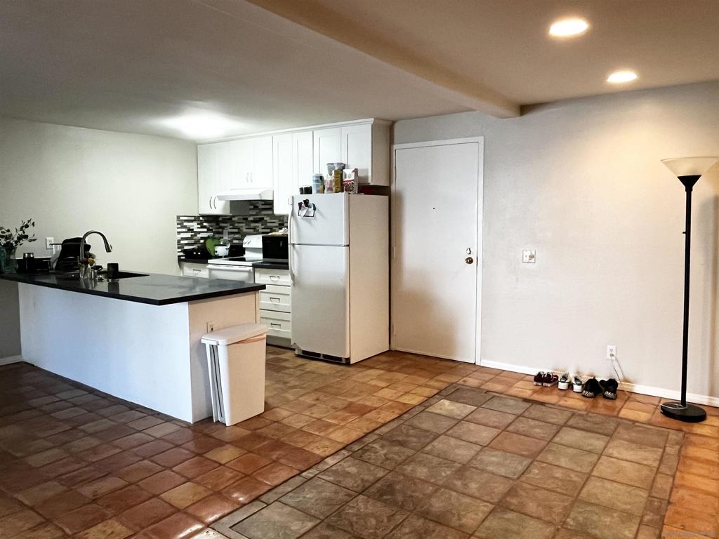 8332 Regents Rd - photo 9
