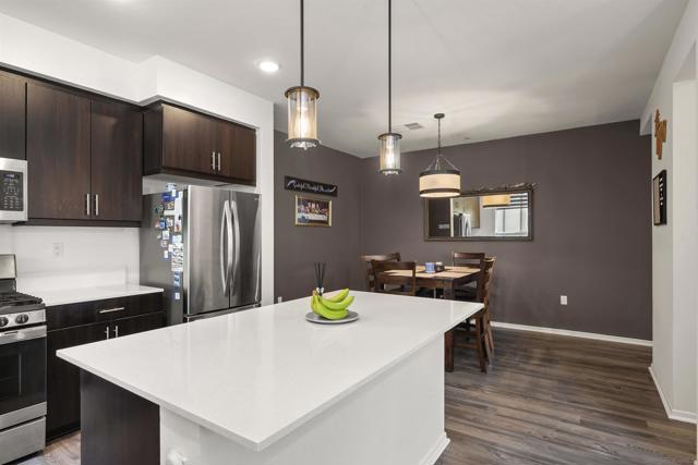 5506 Sandcliff Ln, San Diego CA: https://media.crmls.org/mediaz/38297246-3f34-4b5b-a50d-b26d3d7c5920.jpg