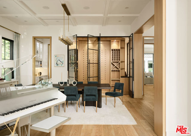 4634 White Oak Avenue, Encino CA: https://media.crmls.org/mediaz/38298c17-7676-4a79-9fbd-e29c1e2bc927.jpg
