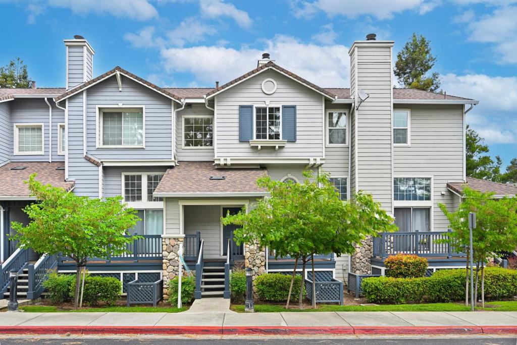 1148 Pointe Hope