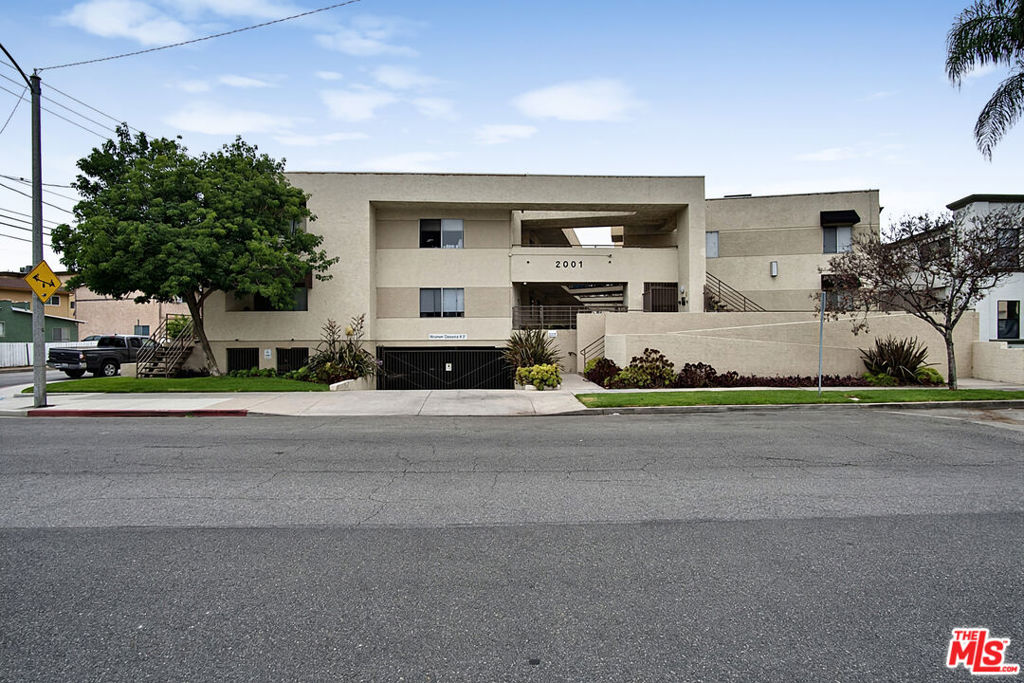 Multifamily at 2005 Grismer Avenue