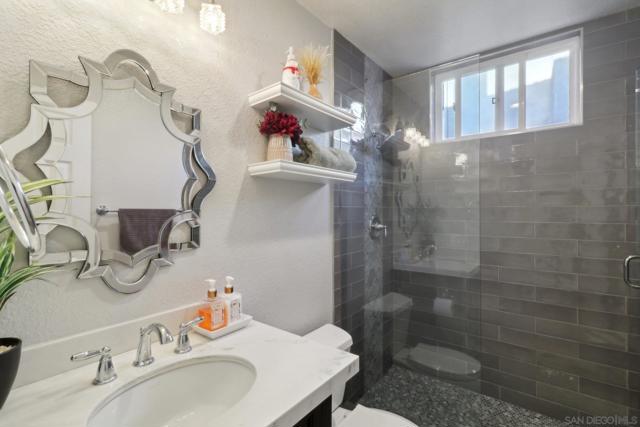 3140 Willow Creek Pl, Escondido CA: https://media.crmls.org/mediaz/382ad0fb-85b0-4643-8cb7-375eac9bf103.jpg