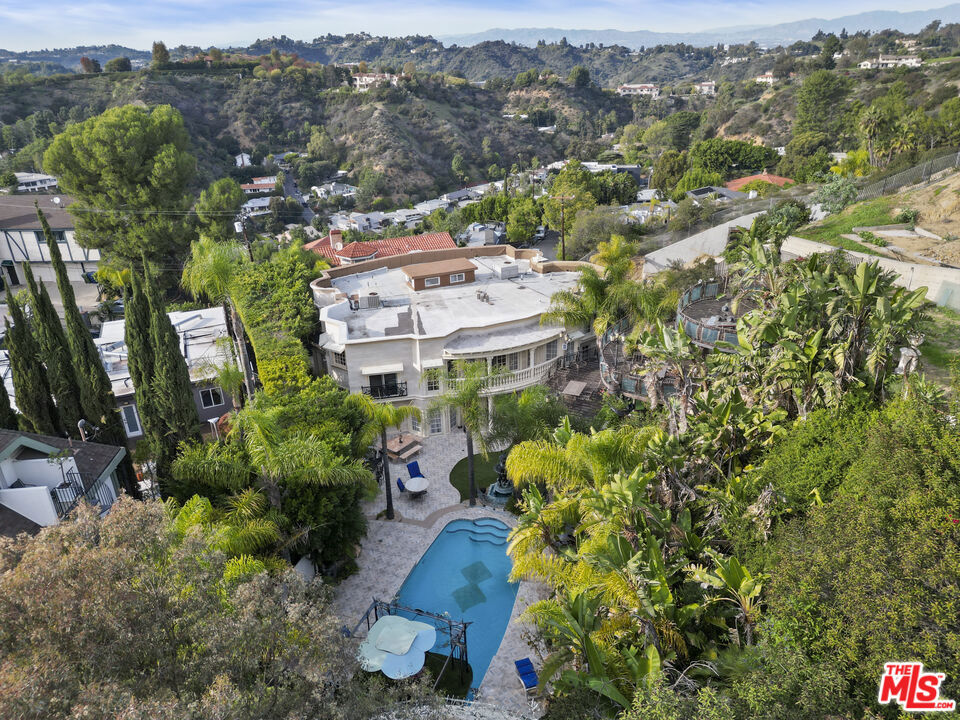 https://media.crmls.org/mediaz/382bd0e3-8772-4446-9127-44e1c01e4420.jpg?preset=X-Large