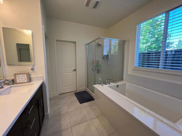 1460 Waterwheel Lane, Hollister CA: https://media.crmls.org/mediaz/382bdb82-1190-4e28-b122-efc28b73aac3.jpg