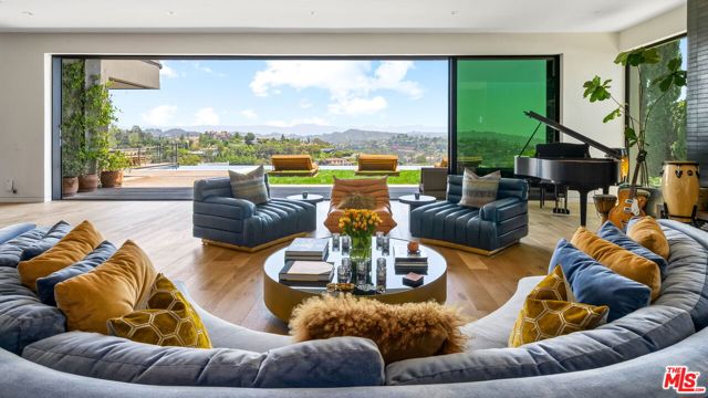 1030 Somera Road, Los Angeles CA: https://media.crmls.org/mediaz/382c2ef3-c8ee-4940-9e62-c6677a0f3aa1.jpg