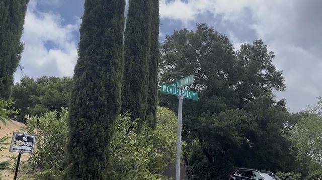 0 California Way, Redwood City CA: https://media.crmls.org/mediaz/382c88de-ee08-4049-91d0-64d647331367.jpg