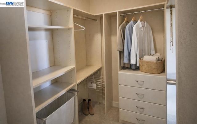 201 4Th St, Oakland CA: https://media.crmls.org/mediaz/382c8aa6-824e-403c-8640-ff2bd6a62d53.jpg