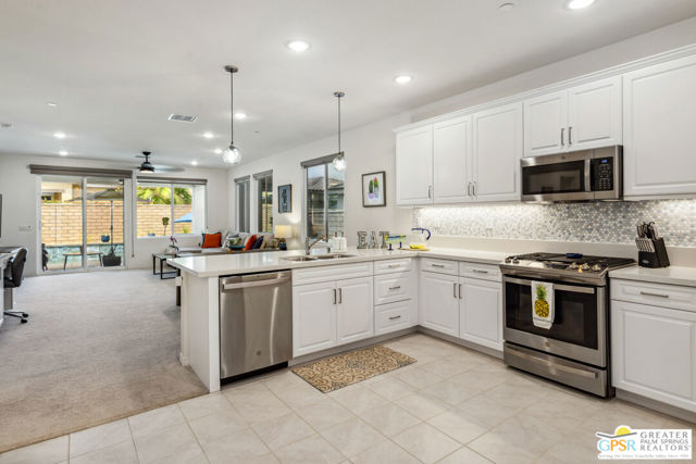 Image 6 of 43 For 85366 Giorno Court