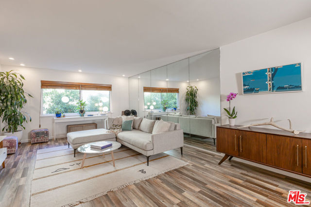 2260 North Cahuenga Boulevard, 306