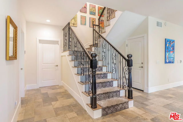 6411 W 85th Street, Los Angeles CA: https://media.crmls.org/mediaz/382d3f21-a446-4d39-8422-e6e89562569b.jpg