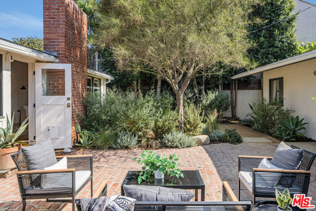 3537 Beethoven Street, Los Angeles CA: https://media.crmls.org/mediaz/382def8e-14e0-4e70-84d5-3983eb293893.jpg