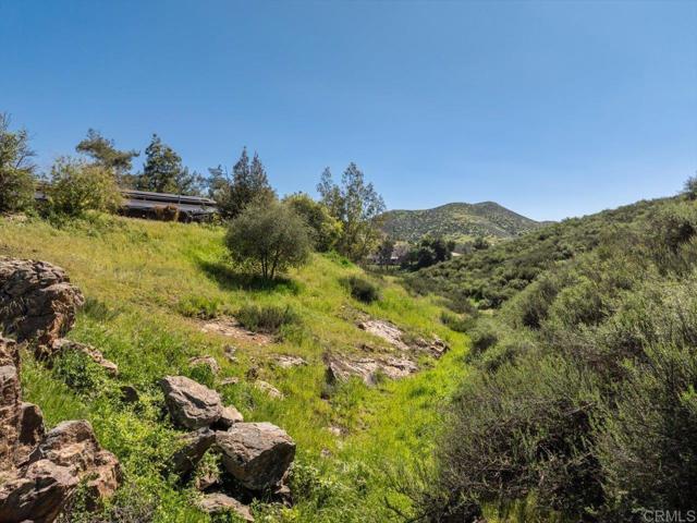 40707 Intrepid Rd, Hemet CA: https://media.crmls.org/mediaz/382dfc6c-5d02-42c0-a8bb-b7202ac78660.jpg
