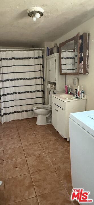 2016 Peru Street, Needles CA: https://media.crmls.org/mediaz/382e598d-252f-48bc-b470-fbf87e1dd00a.jpg