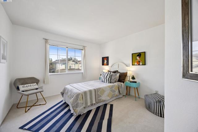 15 Mcdonnel Rd, Alameda CA: https://media.crmls.org/mediaz/382e87fd-4e3a-4fed-a6c1-ea8eca4b4d82.jpg