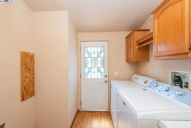 31 Rocky Road, Weaverville CA: https://media.crmls.org/mediaz/382efa1e-0284-468f-8b1b-5747f058cb04.jpg