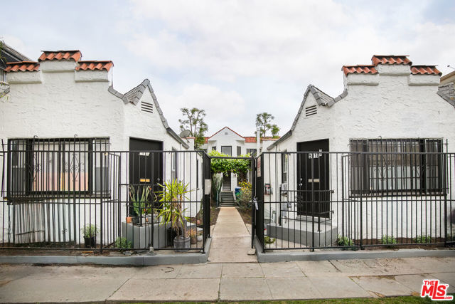 5918 3/4 Willoughby Avenue, Los Angeles CA: https://media.crmls.org/mediaz/382f606b-e35c-4f18-b244-e3736c2fc56c.jpg