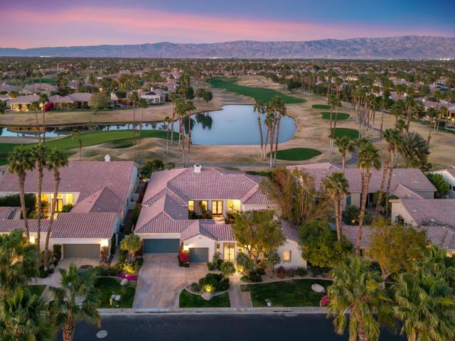 81100 Legends Way, La Quinta CA: https://media.crmls.org/mediaz/3830bb36-b1bb-4508-a8c2-5608e168b41c.jpg