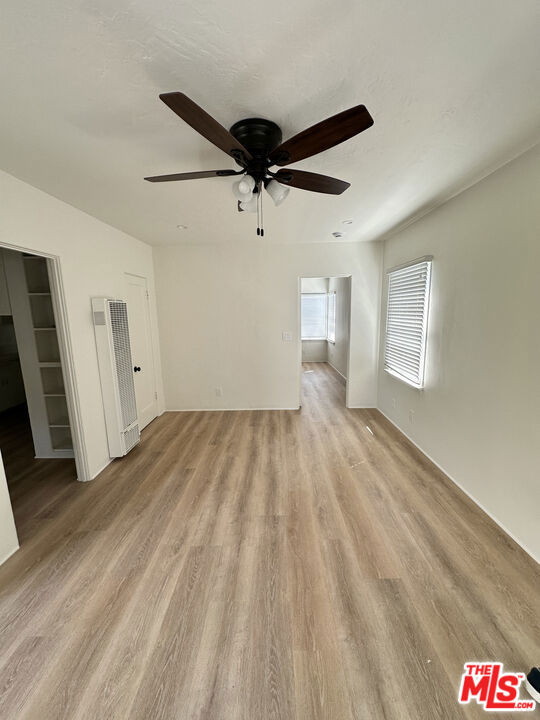 2712 Pacific Avenue, Venice CA: https://media.crmls.org/mediaz/3830ca09-d03d-441c-8518-b6433bb8fbee.jpg