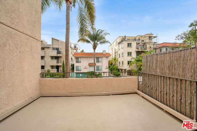 1633 S Bentley Avenue, West Los Angeles CA: https://media.crmls.org/mediaz/3830ede5-9fdf-415a-81ef-4d7dee342597.jpg
