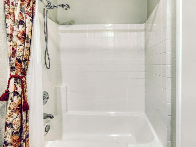 Image 22 of 43 For 49530 Lincoln Drive