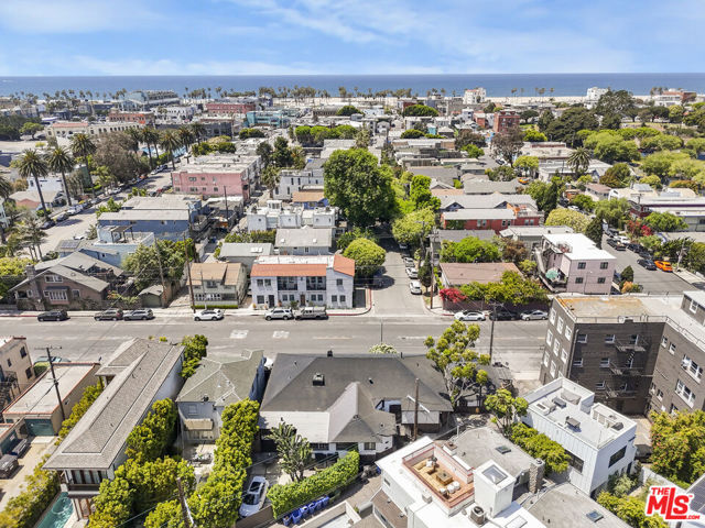 1300 Riviera Avenue, Venice CA: https://media.crmls.org/mediaz/38317ade-ae22-4945-aa2f-97399a2276ba.jpg
