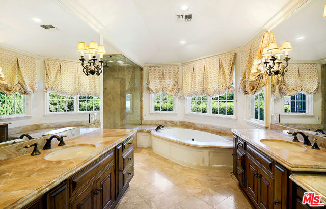 130 S LAYTON Drive, Los Angeles CA: https://media.crmls.org/mediaz/3831858d-4592-4702-af51-85c019179dd9.jpg