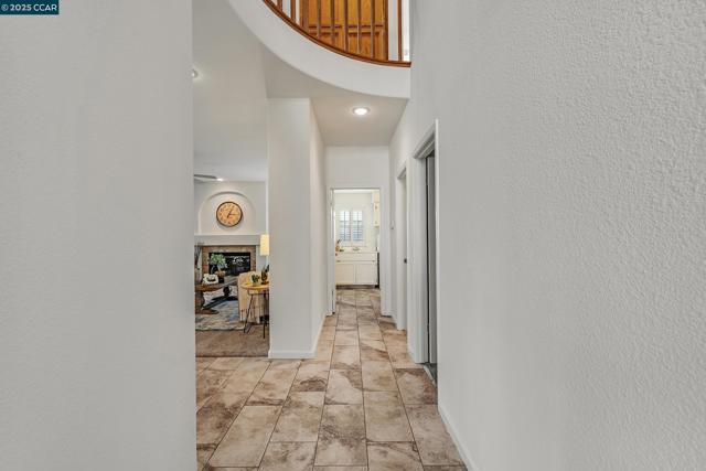 1340 Breakwater Way, Brentwood CA: https://media.crmls.org/mediaz/3831b64a-09ca-4eac-b249-d015d385ce20.jpg