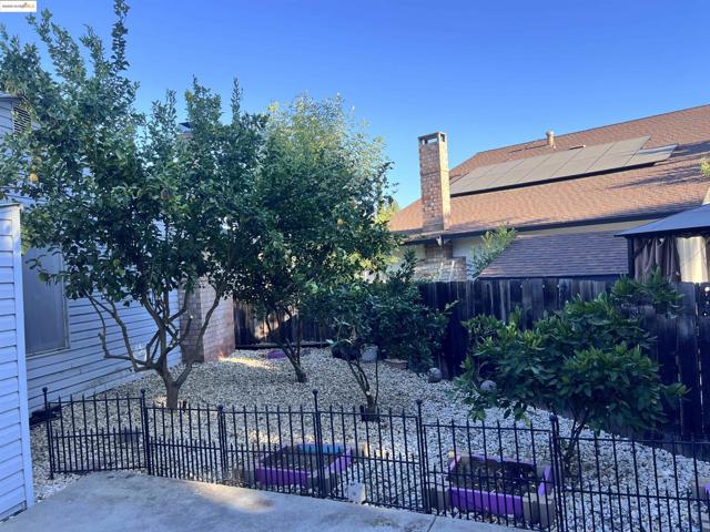 19 LISA COURT, Brentwood CA: https://media.crmls.org/mediaz/38322710-fc2e-4fa7-95ef-e834755466fb.jpg