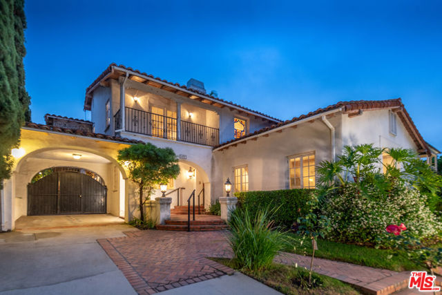 475 S Rodeo Drive, Beverly Hills CA: https://media.crmls.org/mediaz/38323ad3-2b92-4f66-8ea4-7e6ceabb6465.jpg