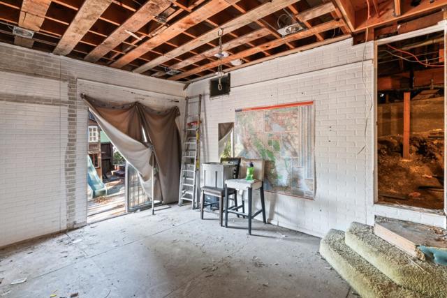 9560 Alcala Avenue, Oakland CA: https://media.crmls.org/mediaz/38326a57-572e-4f2e-ba58-49f425cf5447.jpg