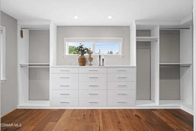 1658 La Granada Drive, Thousand Oaks CA: https://media.crmls.org/mediaz/3832f1a1-6940-4ea7-be3d-1e3d15b606ba.jpg