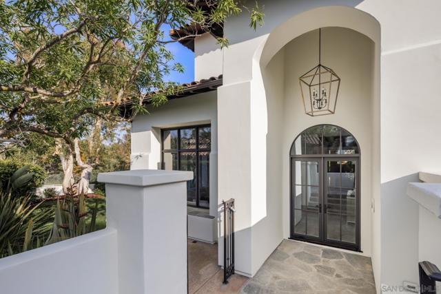 2815 Santa Fe Vista Ct, Encinitas CA: https://media.crmls.org/mediaz/383309f5-262e-40f5-91fe-e974ac228aa6.jpg