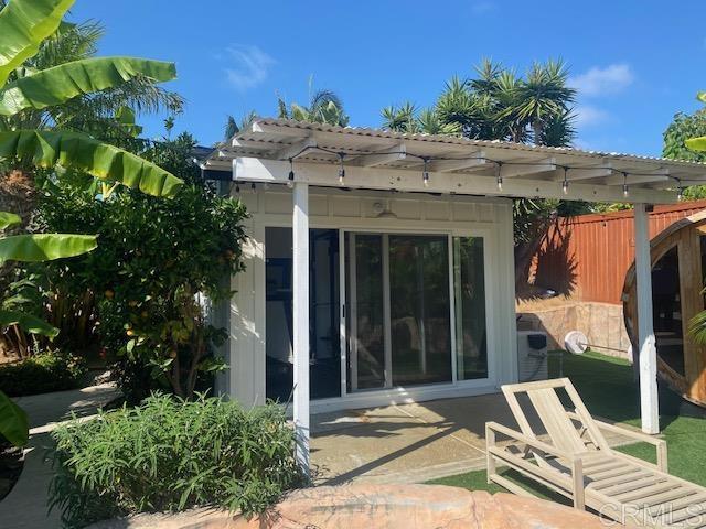 3984 Scott Dr., Carlsbad CA: https://media.crmls.org/mediaz/38338282-d479-40ef-89d0-f5f776af31a8.jpg