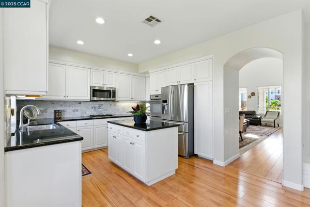 416 Ustilago Ct, San Ramon CA: https://media.crmls.org/mediaz/383387d0-9415-4ac0-b840-c779790b60a7.jpg