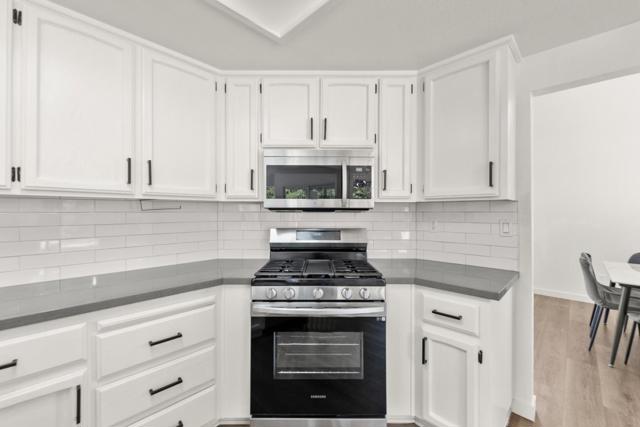 6431 Canyon Creek Way, Elk Grove CA: https://media.crmls.org/mediaz/3833b1db-bfc3-4f7f-9aac-628fcc81b06f.jpg