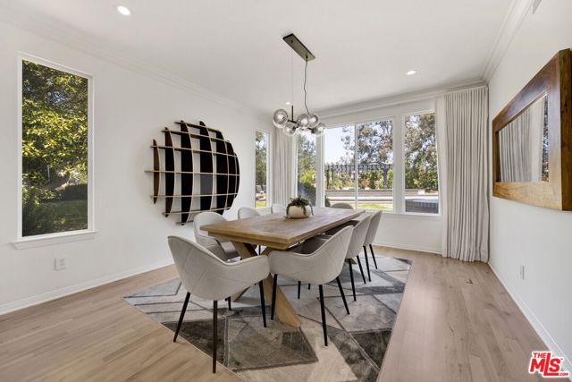 23473 Palm Drive, Calabasas CA: https://media.crmls.org/mediaz/3834255b-cf35-4206-91a7-3cd08c7ff2a8.jpg