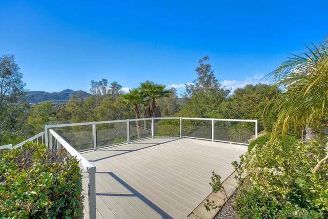 2785 Canyon Oak Pl, Escondido CA: https://media.crmls.org/mediaz/38349d61-f6cc-4c00-9c8d-ba927e766f19.jpg