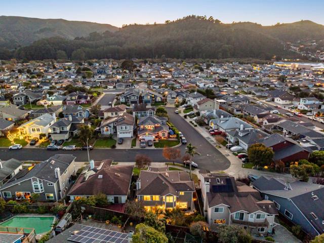 229 Marvilla Circle, Pacifica CA: https://media.crmls.org/mediaz/3834c791-b0bf-4688-922e-890092068e0a.jpg