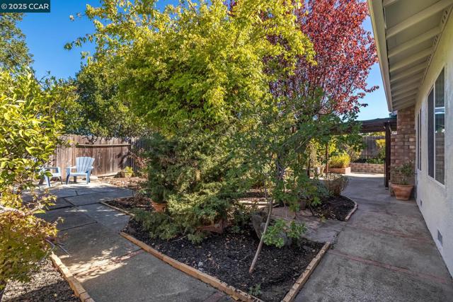 1769 Redwood Rd, Hercules CA: https://media.crmls.org/mediaz/3834f7c4-8117-448e-9da7-22a7fdccd4dc.jpg
