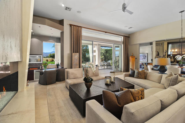 81 Royal Saint Georges Way, Rancho Mirage CA: https://media.crmls.org/mediaz/3835035b-9c67-447c-b4a4-070d7b4c58a5.jpg