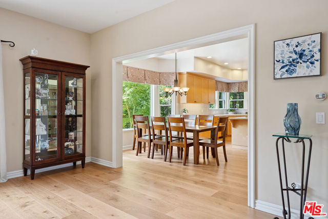 23040 Blue Bird Drive, Calabasas CA: https://media.crmls.org/mediaz/38357113-a137-4d42-b9e2-1e71d5b56b91.jpg