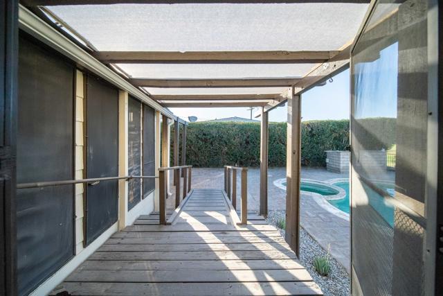 33440 Carlsbad Circle, Thousand Palms CA: https://media.crmls.org/mediaz/38358ea7-3792-4ff5-a6d2-ba791643a980.jpg