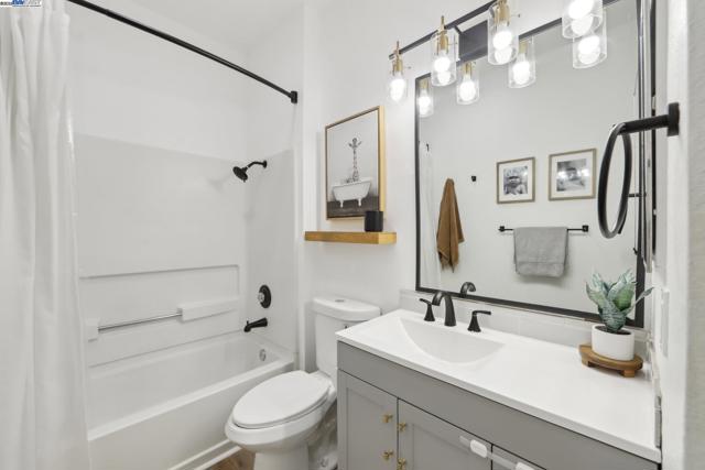 7104 Cross Creek Cir, Dublin CA: https://media.crmls.org/mediaz/3835cd5f-3778-4be6-931d-44036fb27350.jpg