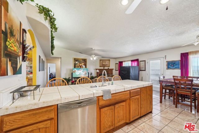 16185 Viho Road, Apple Valley CA: https://media.crmls.org/mediaz/38367230-e270-453f-8eb6-ee3877dc546a.jpg