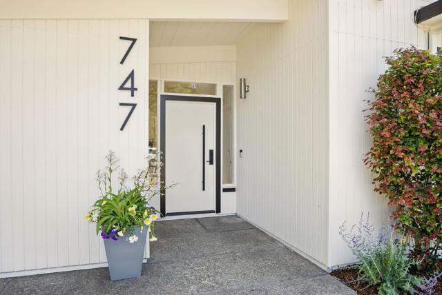 747 De Soto Drive, Palo Alto CA: https://media.crmls.org/mediaz/38368372-7f80-4493-8402-c2cd30f8320c.jpg
